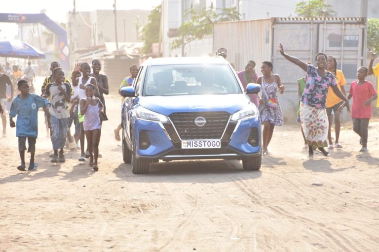 Accueil populaire de Mlle Nadiratou AFOLABI, Miss Togo 2025 dans son quartier à Lomé